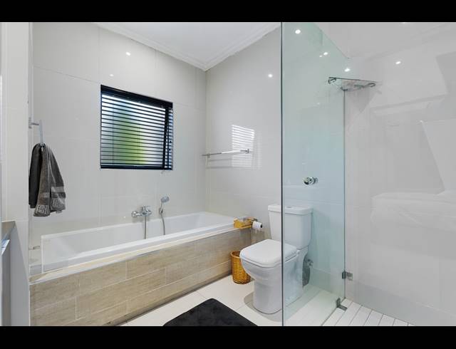 3 BEDROOM TOWNHOUSE FOR SALE IN BRYANSTON